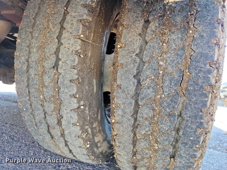 image for item DX7148 2012 Ford E450 shuttle bus