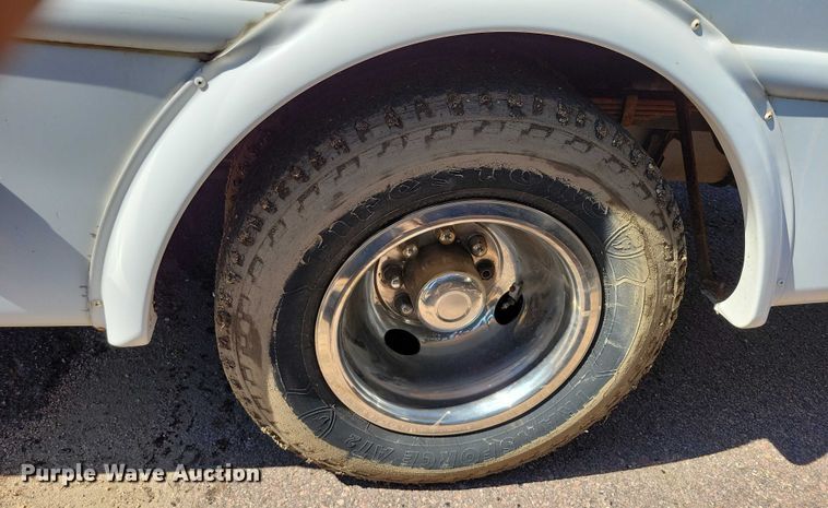 image for item DX7148 2012 Ford E450 shuttle bus