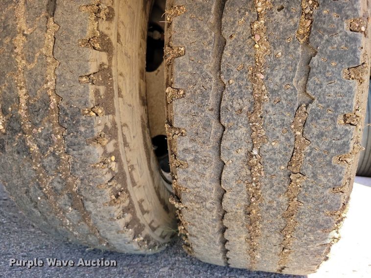 image for item DX7148 2012 Ford E450 shuttle bus