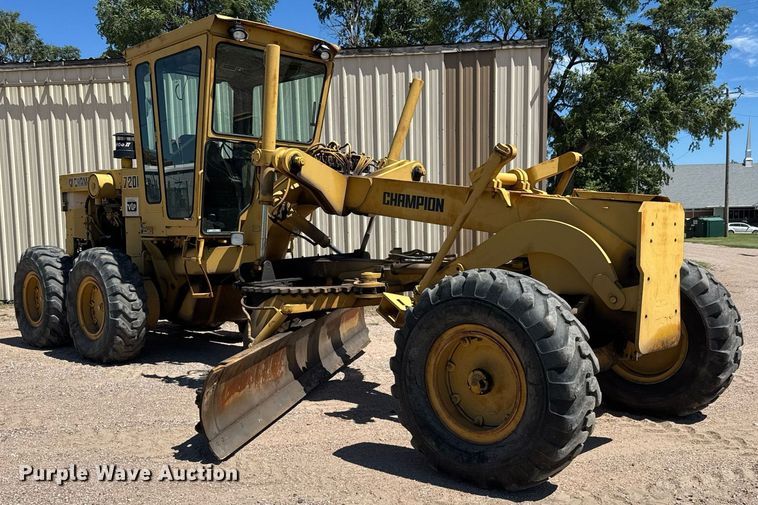image for item DY0251 1996 Champion 720A motor grader