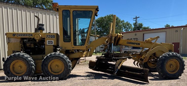 image for item DY0251 1996 Champion 720A motor grader