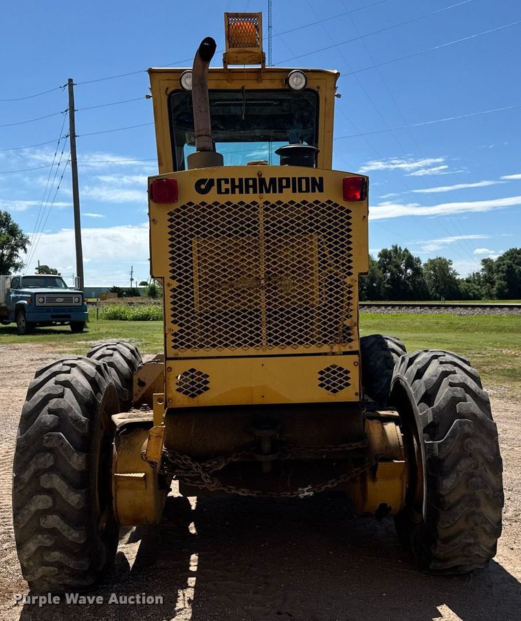 image for item DY0251 1996 Champion 720A motor grader