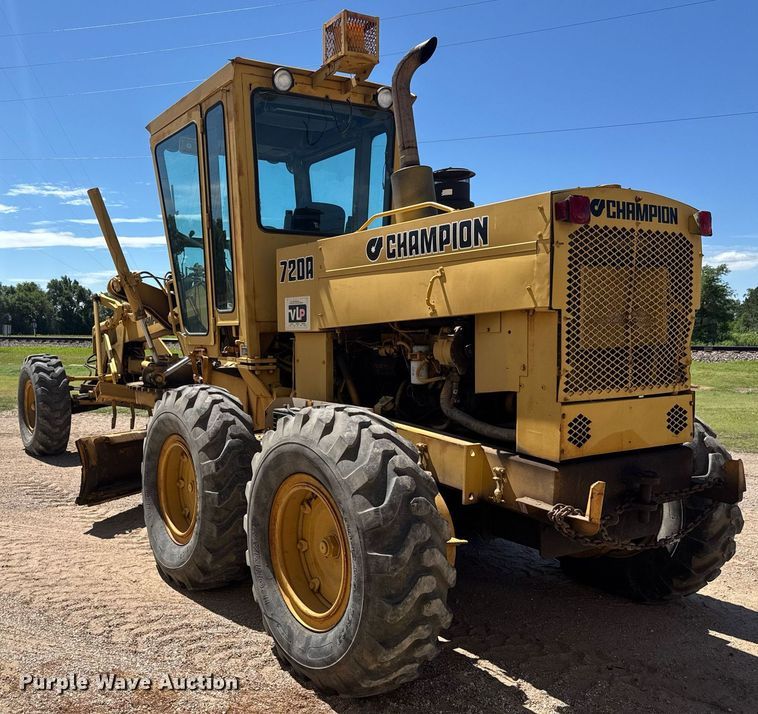 image for item DY0251 1996 Champion 720A motor grader