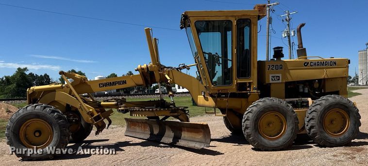 image for item DY0251 1996 Champion 720A motor grader