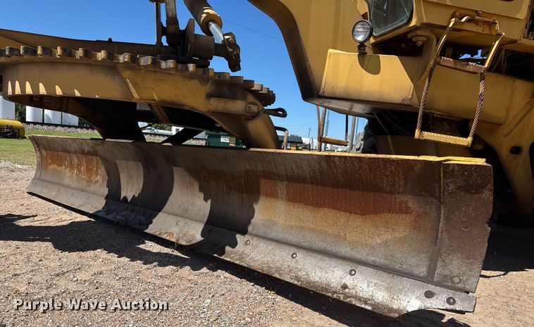 image for item DY0251 1996 Champion 720A motor grader