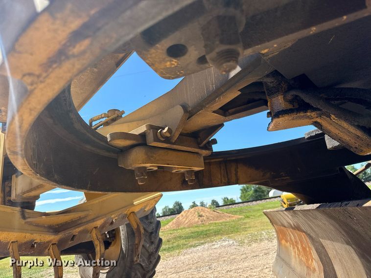 image for item DY0251 1996 Champion 720A motor grader