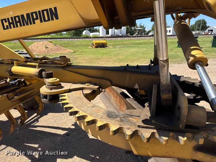 image for item DY0251 1996 Champion 720A motor grader