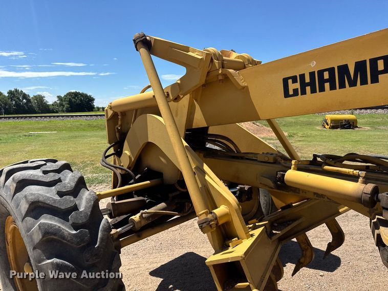 image for item DY0251 1996 Champion 720A motor grader