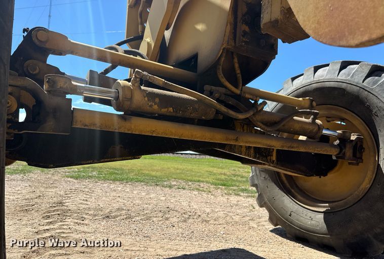 image for item DY0251 1996 Champion 720A motor grader