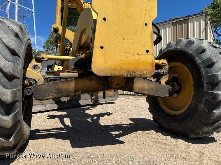 image for item DY0251 1996 Champion 720A motor grader