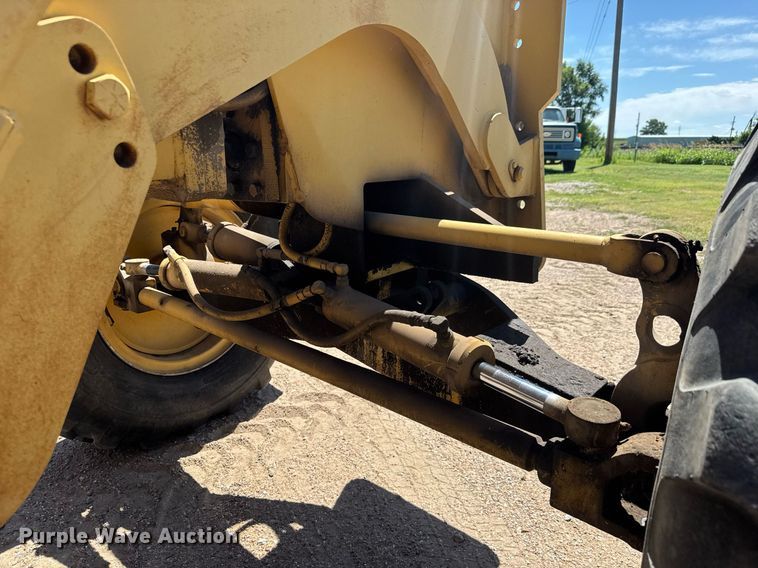 image for item DY0251 1996 Champion 720A motor grader