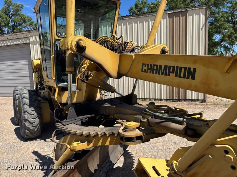 image for item DY0251 1996 Champion 720A motor grader