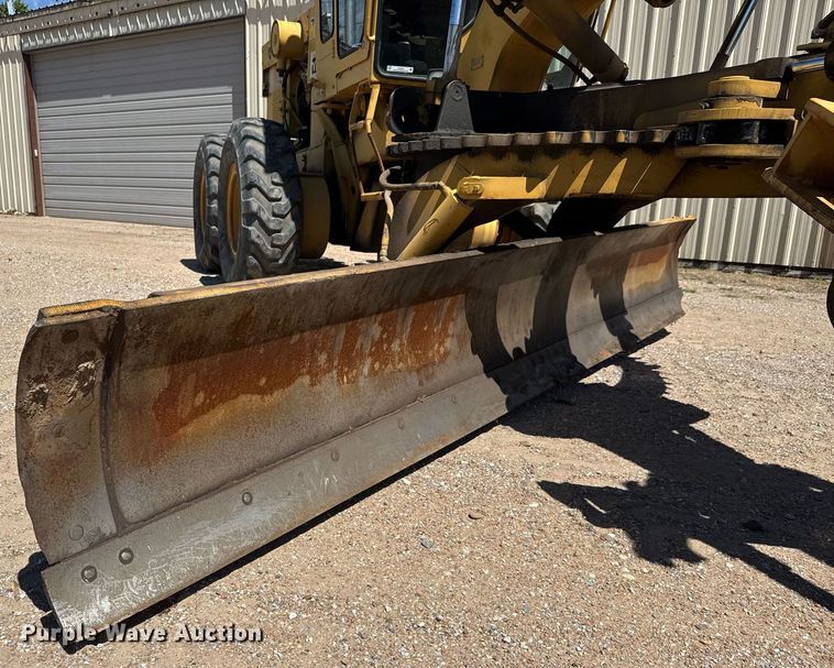 image for item DY0251 1996 Champion 720A motor grader