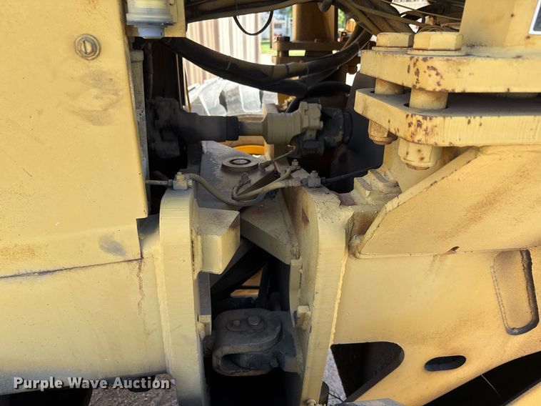 image for item DY0251 1996 Champion 720A motor grader