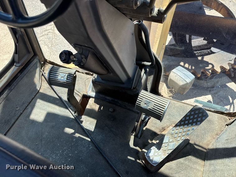 image for item DY0251 1996 Champion 720A motor grader