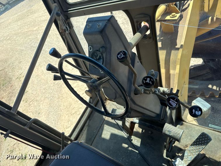 image for item DY0251 1996 Champion 720A motor grader