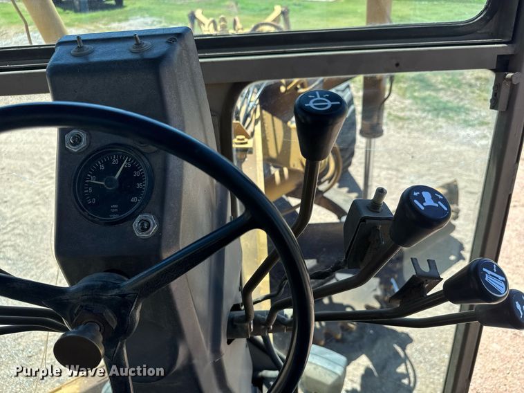 image for item DY0251 1996 Champion 720A motor grader