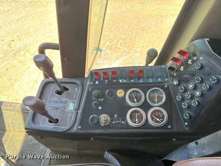 image for item DY0251 1996 Champion 720A motor grader