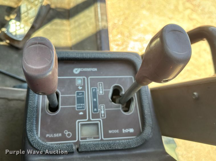 image for item DY0251 1996 Champion 720A motor grader