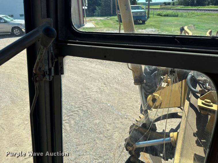 image for item DY0251 1996 Champion 720A motor grader