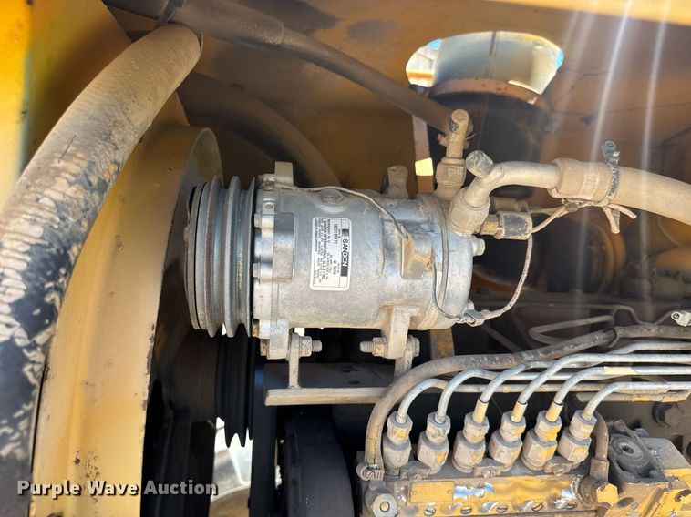 image for item DY0251 1996 Champion 720A motor grader