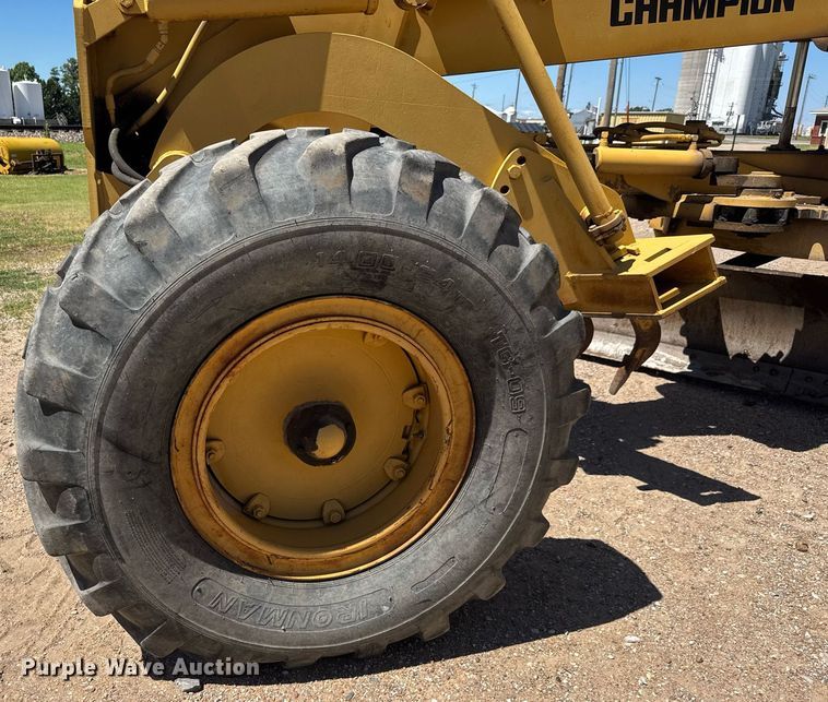 image for item DY0251 1996 Champion 720A motor grader