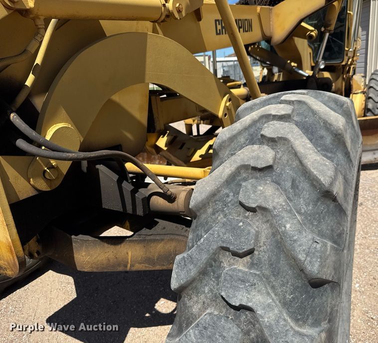 image for item DY0251 1996 Champion 720A motor grader