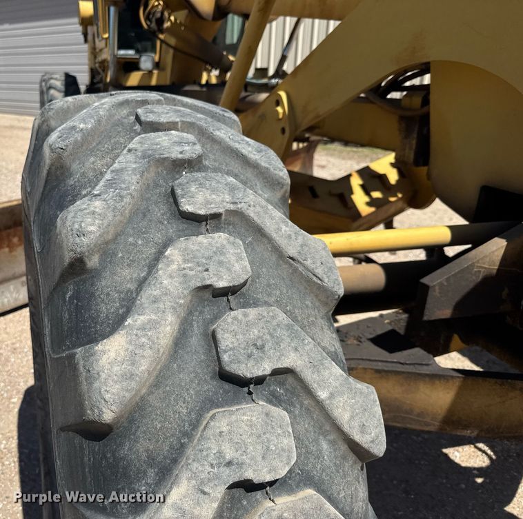 image for item DY0251 1996 Champion 720A motor grader