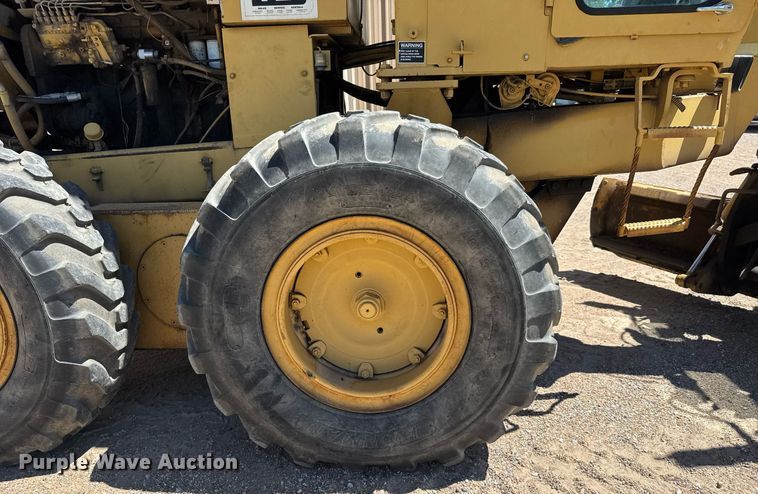 image for item DY0251 1996 Champion 720A motor grader