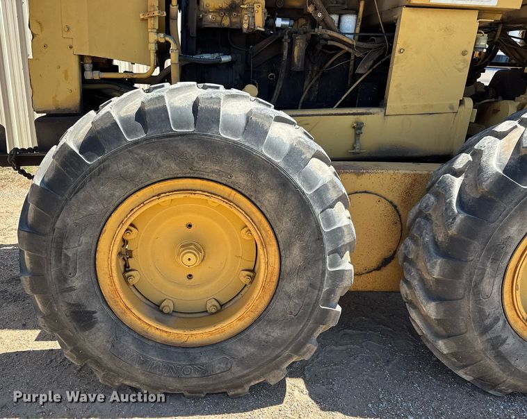 image for item DY0251 1996 Champion 720A motor grader