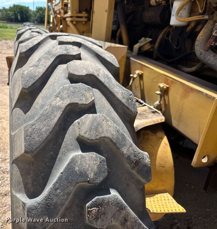 image for item DY0251 1996 Champion 720A motor grader