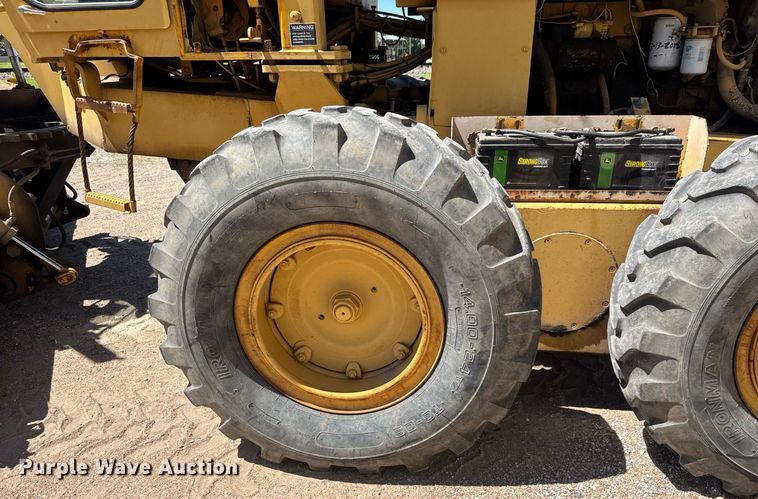 image for item DY0251 1996 Champion 720A motor grader