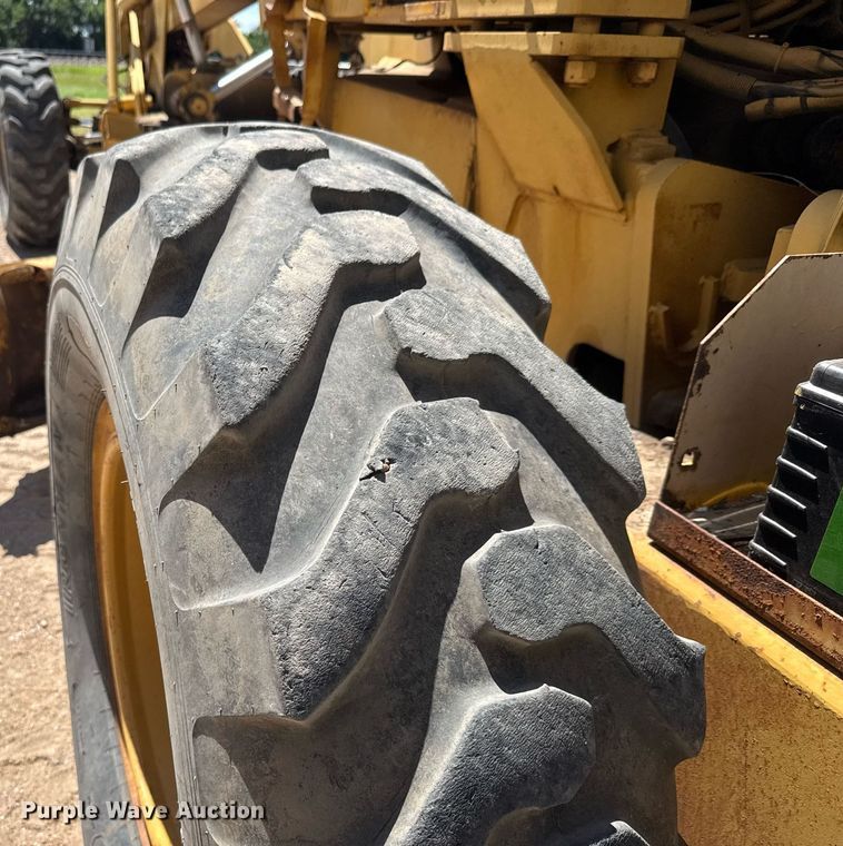 image for item DY0251 1996 Champion 720A motor grader