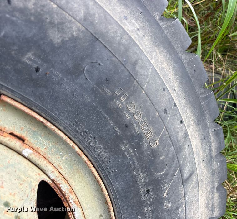 image for item DY0748 (8) 11.00R20 tires 