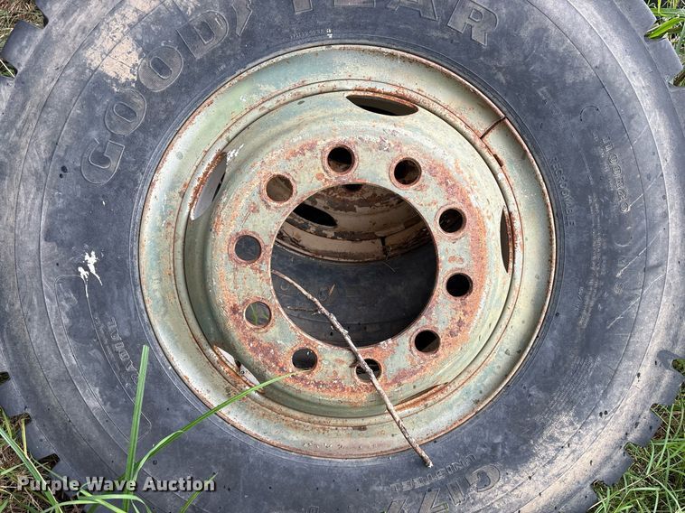 image for item DY0748 (8) 11.00R20 tires 