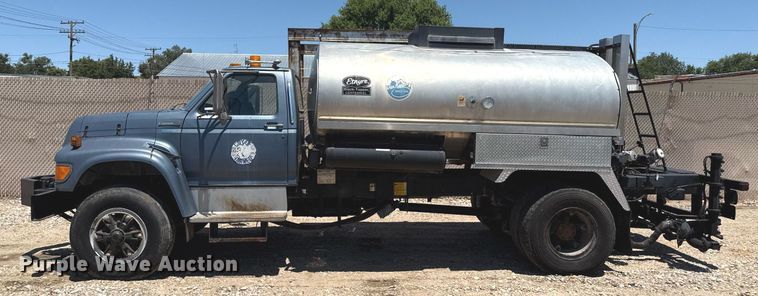 image for item DZ8652 1995 Ford F800 oil distributor truck