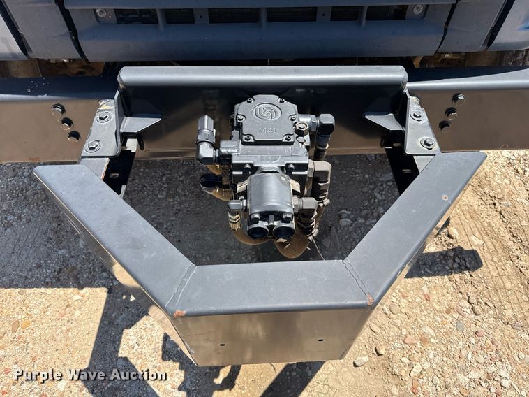 image for item DZ8652 1995 Ford F800 oil distributor truck