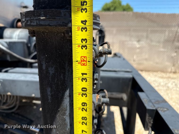 image for item DZ8652 1995 Ford F800 oil distributor truck