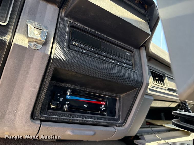 image for item DZ8652 1995 Ford F800 oil distributor truck