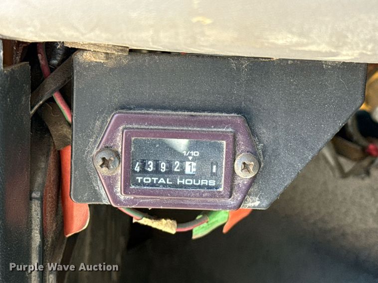 image for item DZ8652 1995 Ford F800 oil distributor truck