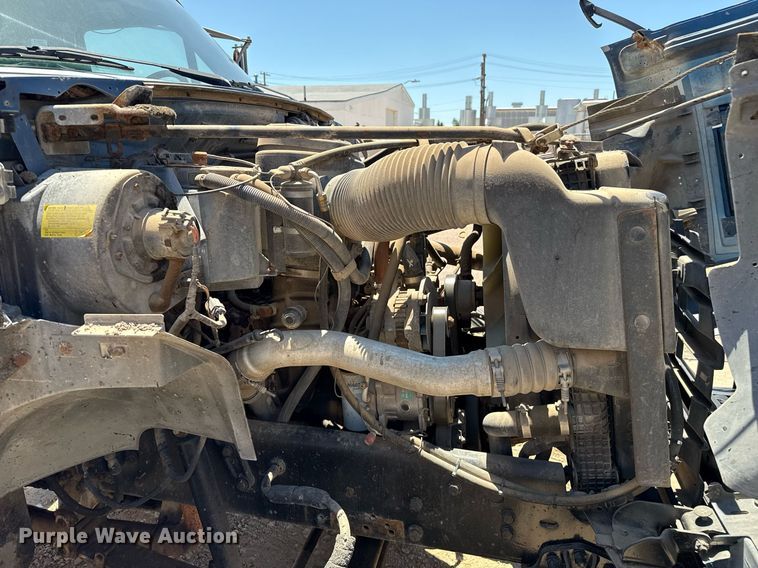 image for item DZ8652 1995 Ford F800 oil distributor truck