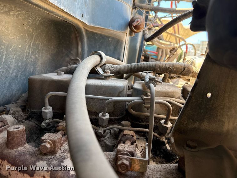 image for item DZ8652 1995 Ford F800 oil distributor truck