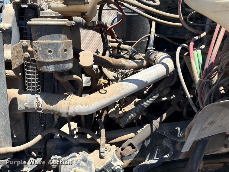 image for item DZ8652 1995 Ford F800 oil distributor truck