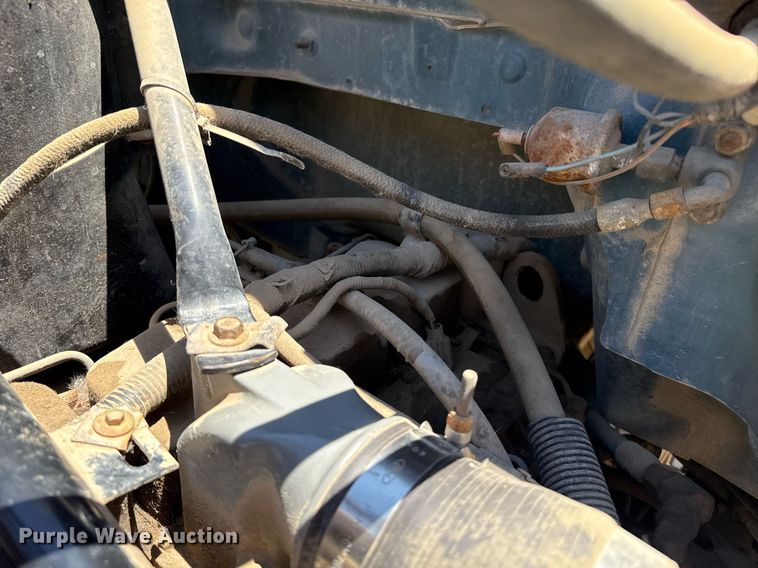 image for item DZ8652 1995 Ford F800 oil distributor truck