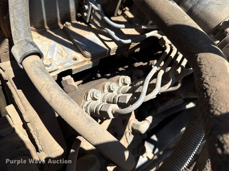 image for item DZ8652 1995 Ford F800 oil distributor truck