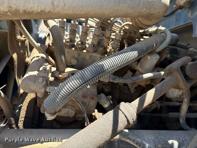 image for item DZ8652 1995 Ford F800 oil distributor truck