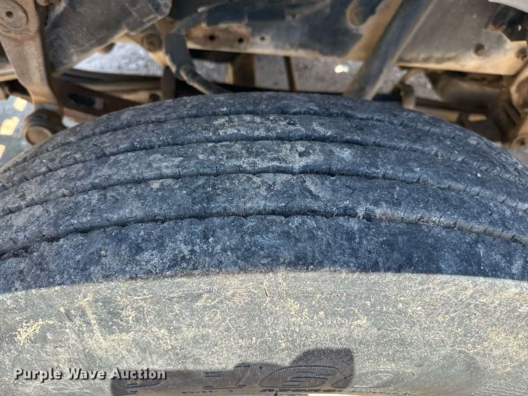 image for item DZ8652 1995 Ford F800 oil distributor truck