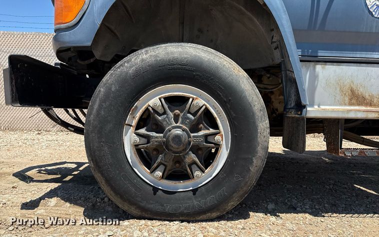 image for item DZ8652 1995 Ford F800 oil distributor truck