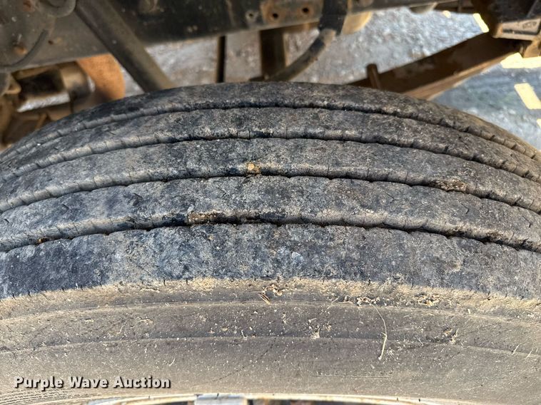 image for item DZ8652 1995 Ford F800 oil distributor truck