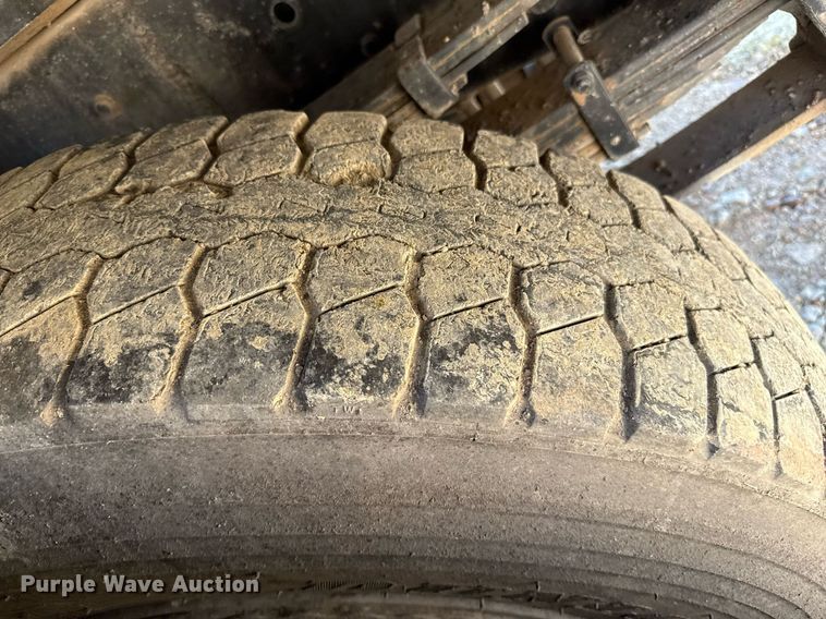 image for item DZ8652 1995 Ford F800 oil distributor truck